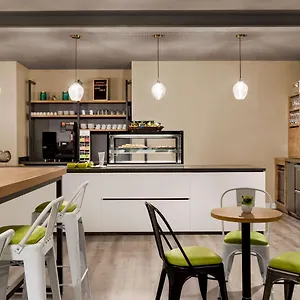Super 8 By Wyndham Mitte Hotell